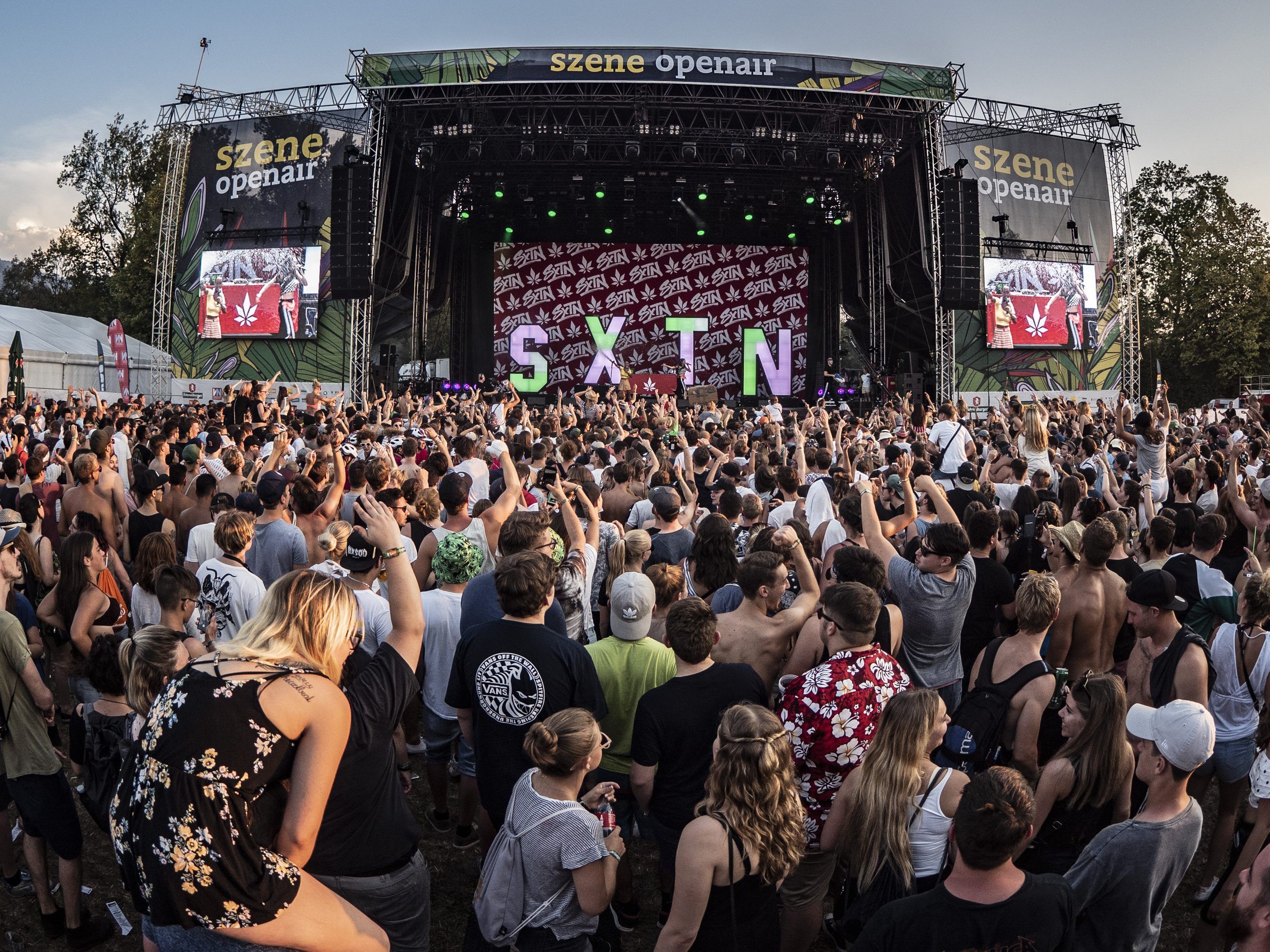 Ab sofort gibt es die Szene Openair-Bänder für Festival- und VIP-Pässe im aha.