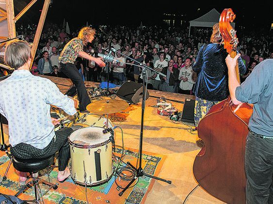 Schon die Premiere der Schaffarei ging 2018 in Hard über die Bühne. Jetzt kehrt Vorarlbergs Festival zur Arbeitskultur zurück. Vom 29. bis 31. August verwandelt sich der Stedepark in die Schaffarei. Schon die Premiere der Schaffarei ging 2018 in Hard über die Bühne. Jetzt kehrt Vorarlbergs Festival zur Arbeitskultur zurück. Vom 29. bis 31. August verwandelt sich der Stedepark in die Schaffarei.