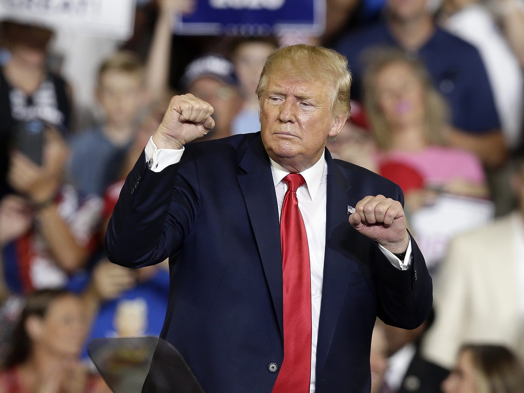 Donald Trump geifert weiter gegen vier weibliche demokratische Abgeordnete. Donald Trump geifert weiter gegen vier weibliche demokratische Abgeordnete.