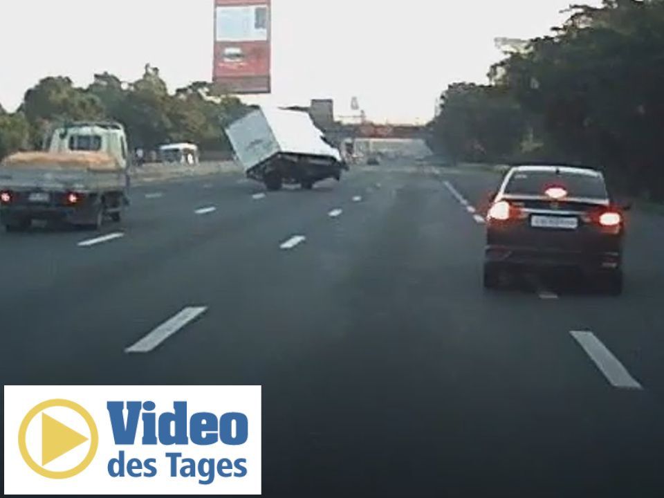 LKW-Fahrer kommt wegen zu hoher Geschwindigkeit ins Wanken.
