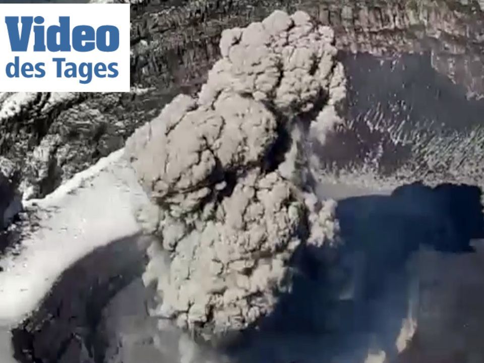 Der Popocatépetl in Mexiko schleuderte eine Aschewolke in die Luft.