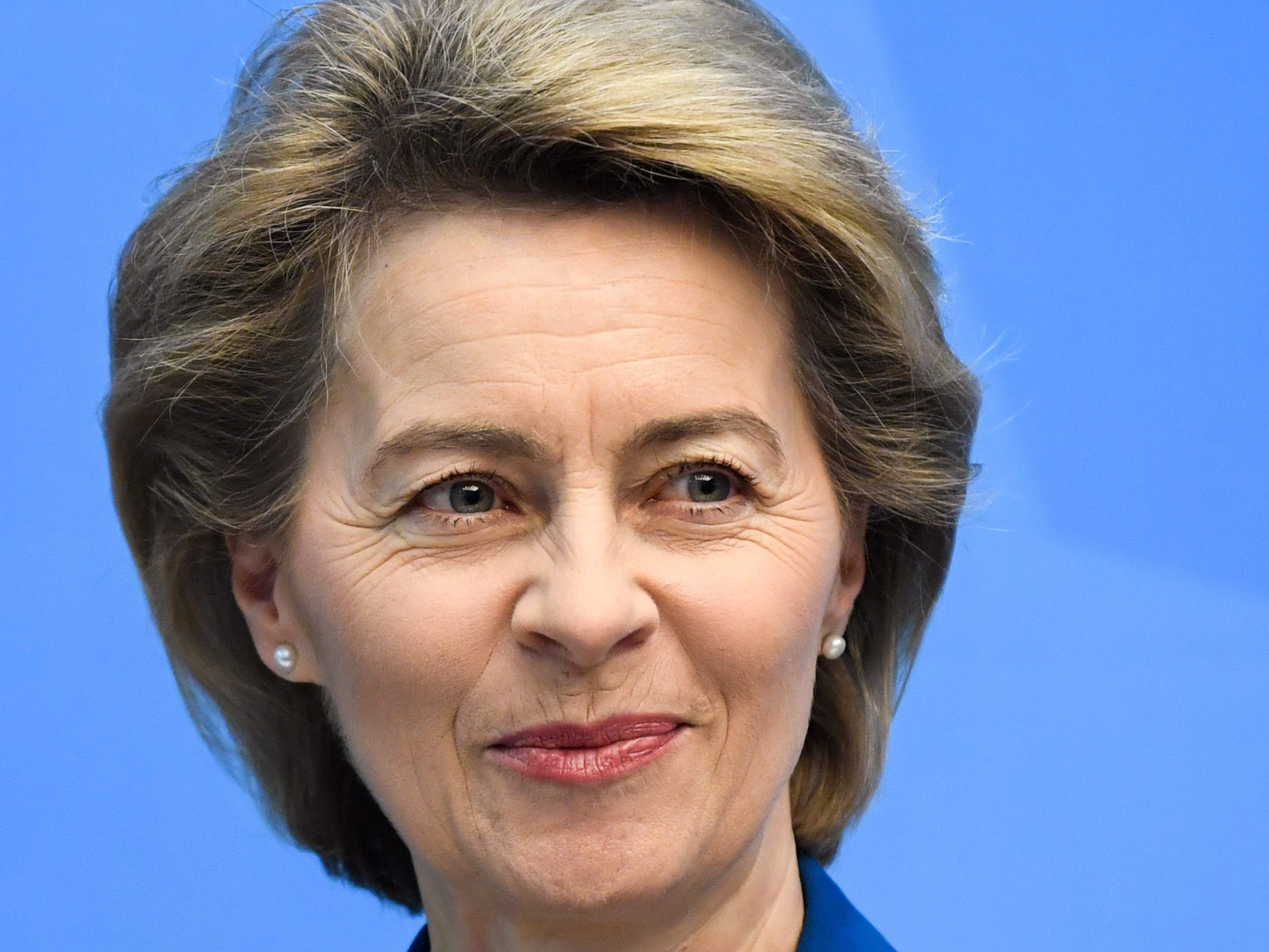 Von der Leyen tritt als Verteidigungsministerin zurück.