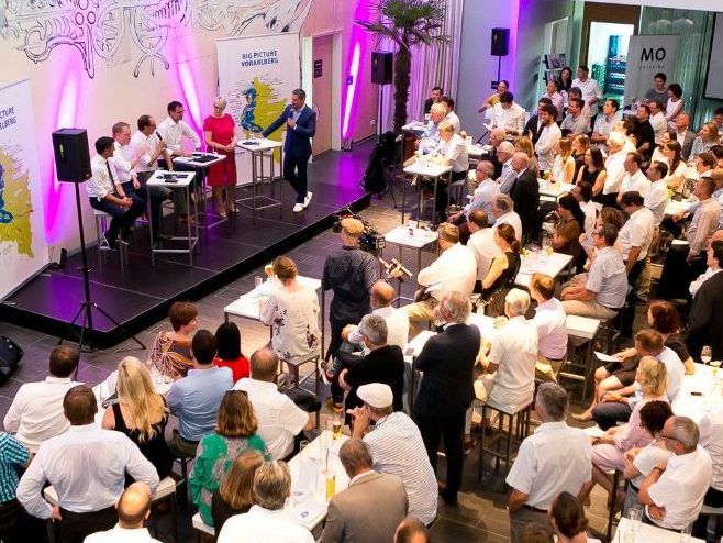 Elefantenrunde in Lustenau.