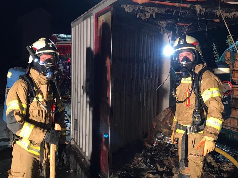 Nach einem Brand in Hard sucht die Feuerwehr nach Zeugen. Nach einem Brand in Hard sucht die Feuerwehr nach Zeugen.