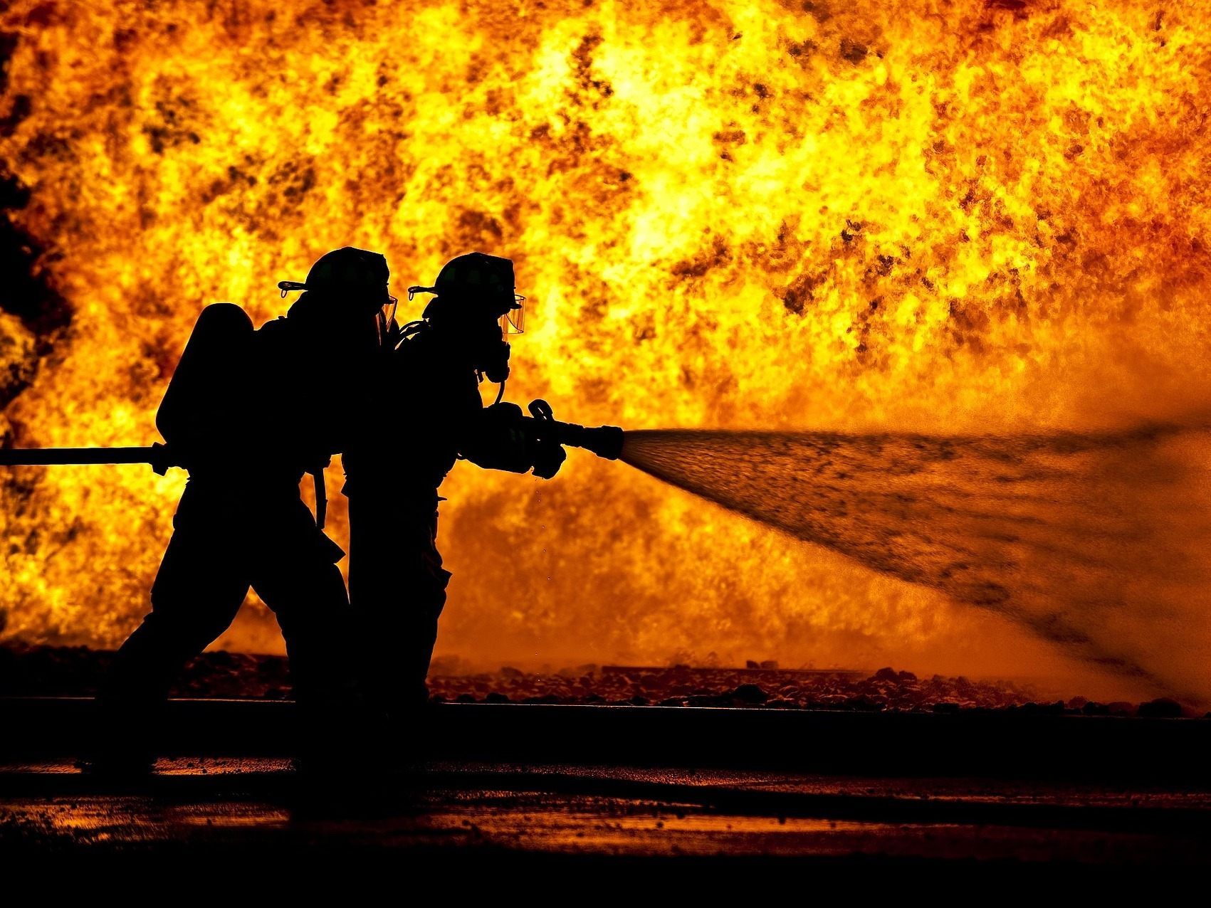 90 Feuerwehrleute standen bei den Löscharbeiten im Einsatz.