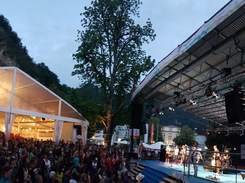 Das Konzert findet bei jeder Witterung statt.