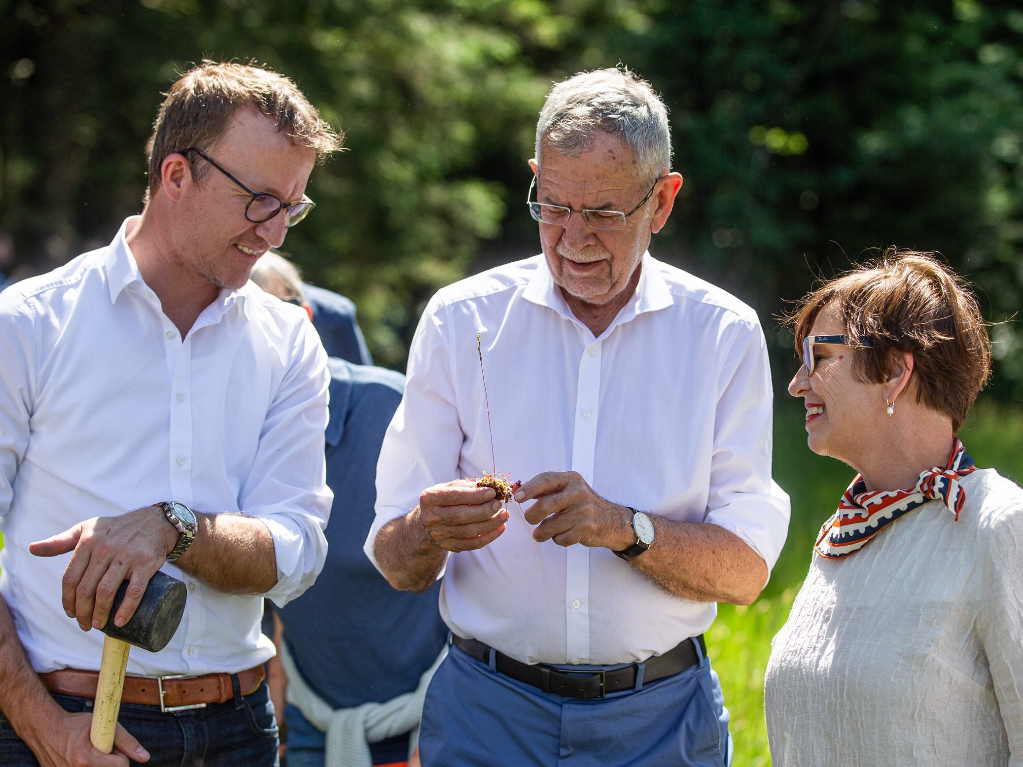 Machte sich barfuß in Moorwiese auf - Bundespräsident lobte Nutzen für den Klimaschutz