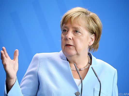 Merkel spricht sich für Neuaufnahme von "Mission Sophia" aus Merkel spricht sich für Neuaufnahme von "Mission Sophia" aus