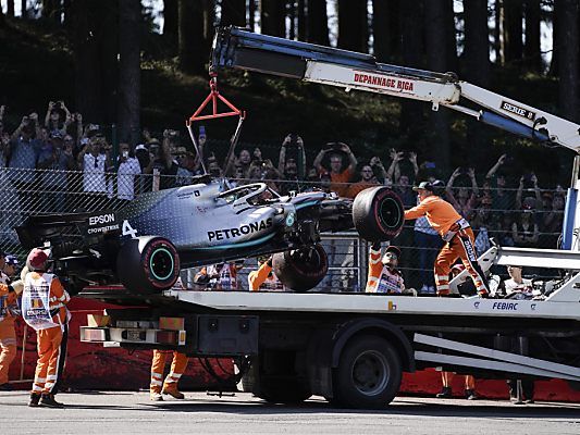 Die gebrochene Vorderachse bereitet Mercedes Kopfzerbrechen Die gebrochene Vorderachse bereitet Mercedes Kopfzerbrechen