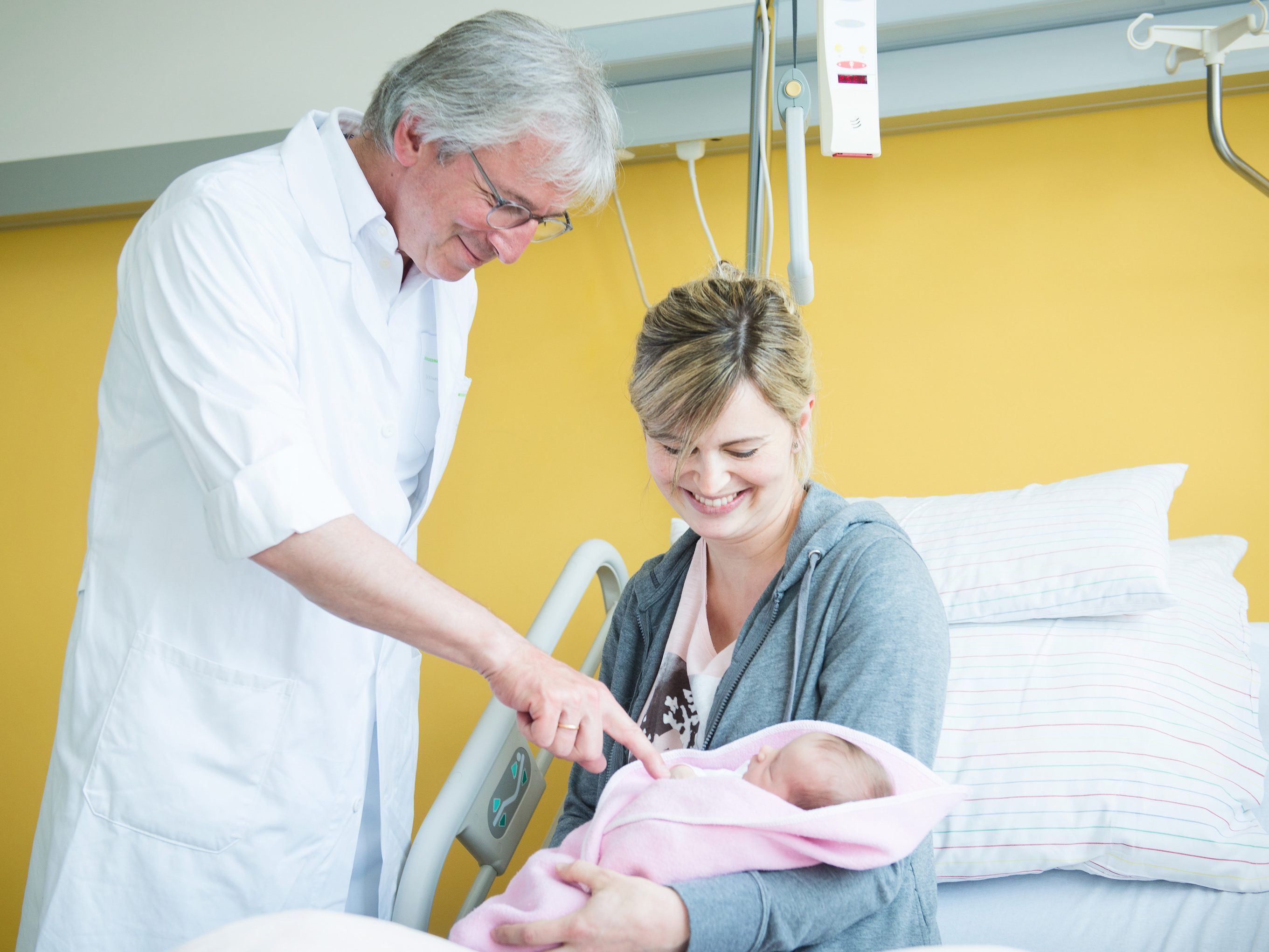 Chefarzt Dr. Walter Neunteufel und sein hervorragendes Team freuen sich über die gute Bilanz. Chefarzt Dr. Walter Neunteufel und sein hervorragendes Team freuen sich über die gute Bilanz.