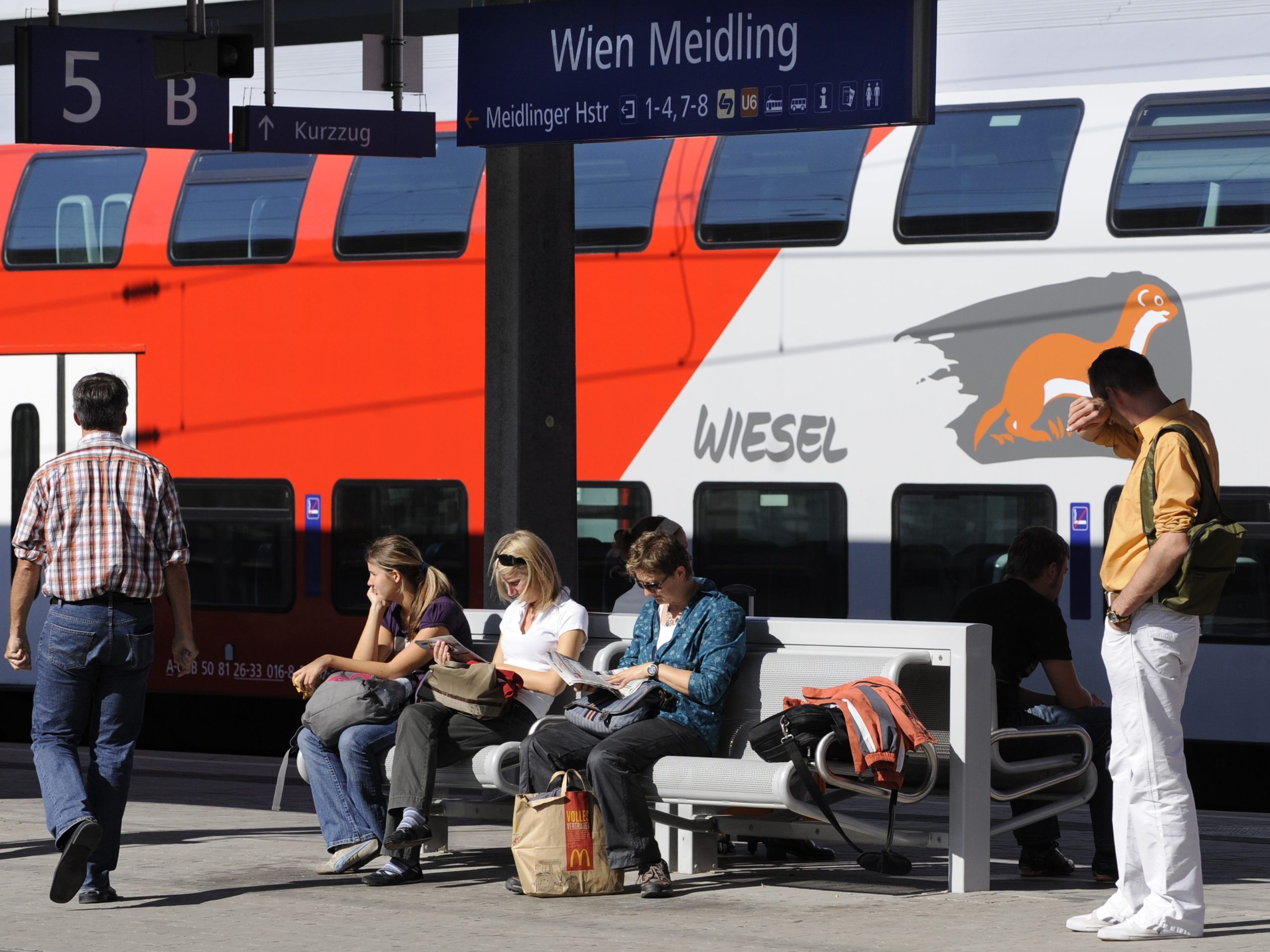 Die Österreicher sind immer häufiger mit dem Zug unterwegs. Die Österreicher sind immer häufiger mit dem Zug unterwegs.