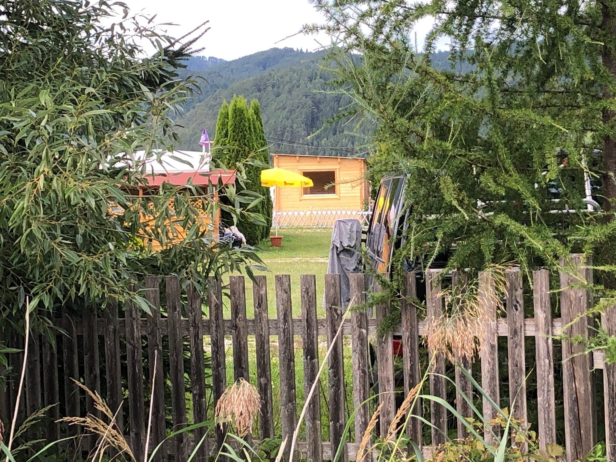 Die Leiche wurde Dienstagabend auf einem Campingplatz entdeckt. Die Leiche wurde Dienstagabend auf einem Campingplatz entdeckt.