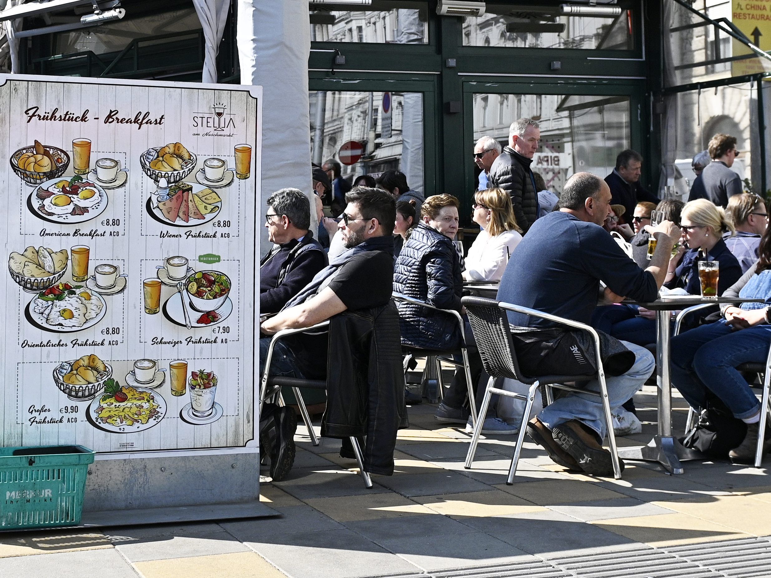 Laut FPÖ versinke man am Naschmarkt in Lokalen aus fernen Ländern.