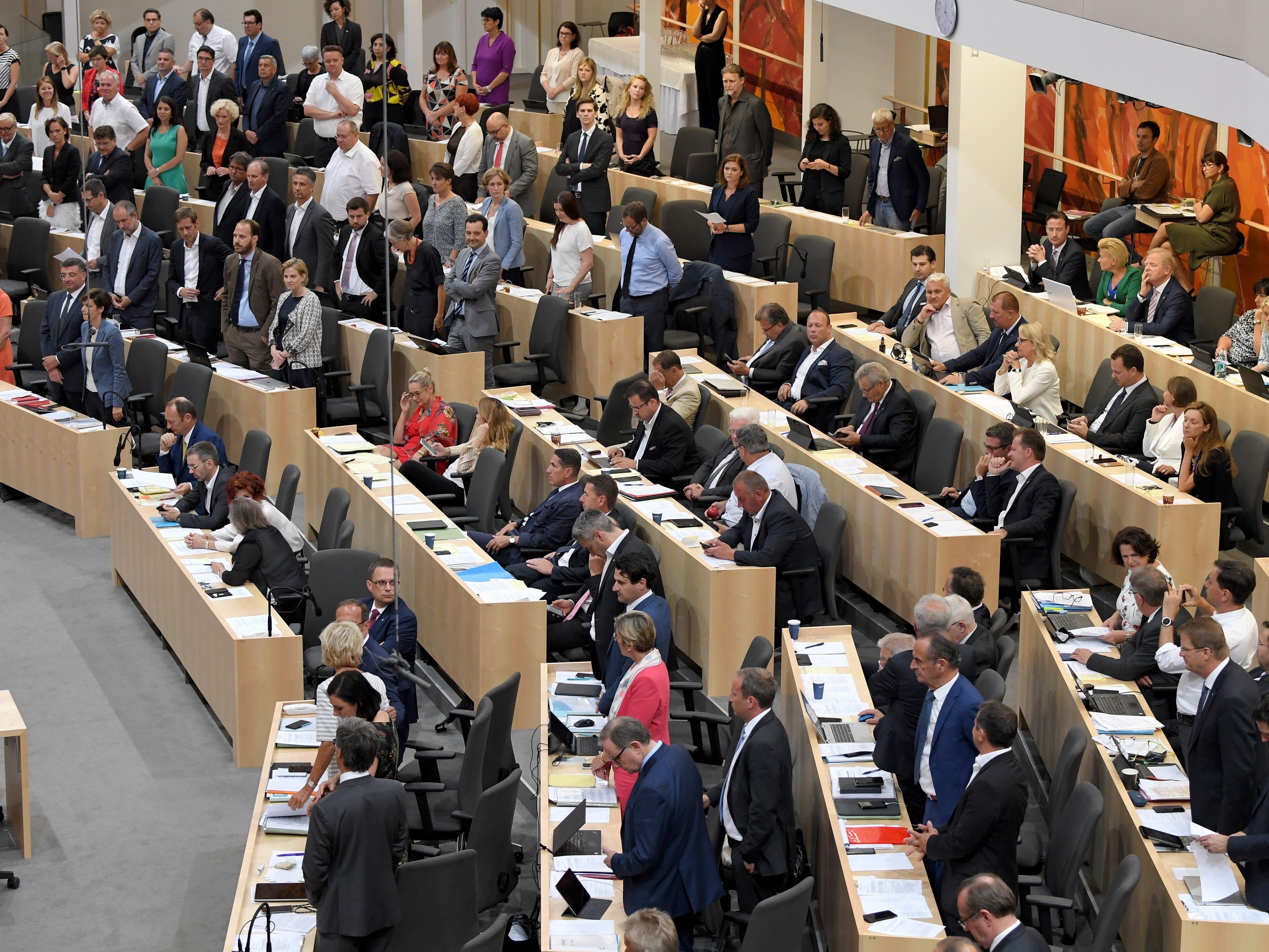 Die gestoppte "Aktion 20.000" wird erneut Thema im Parlament. Die gestoppte "Aktion 20.000" wird erneut Thema im Parlament.