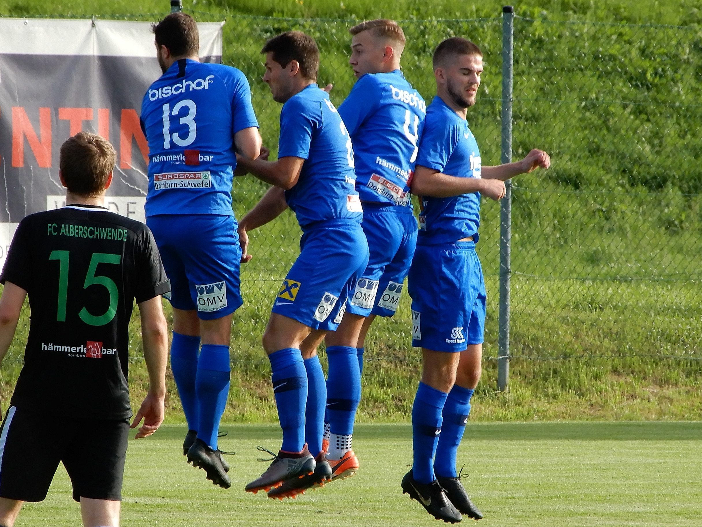 Die Admiraner bewiesen Kampfgeist, kassierten am Ende aber eine 2:3 Niederlage gegen die spielerisch stärkeren Alberschwender. Die Admiraner bewiesen Kampfgeist, kassierten am Ende aber eine 2:3 Niederlage gegen die spielerisch stärkeren Alberschwender.