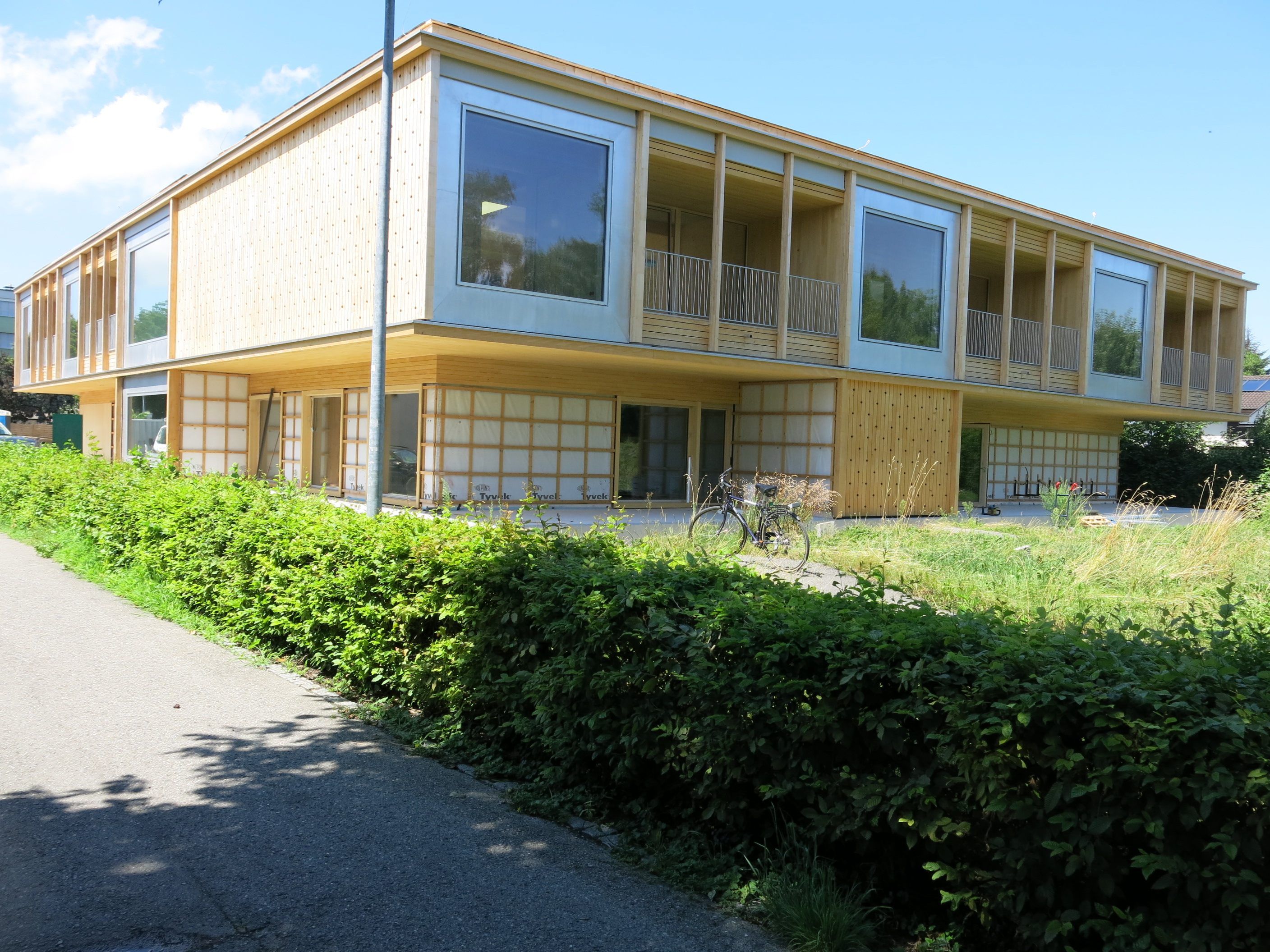 Fast alles ist bereit: Bis zum Kindistart im September ist der Neubau für rund 80 Kinder fertig. Fast alles ist bereit: Bis zum Kindistart im September ist der Neubau für rund 80 Kinder fertig.