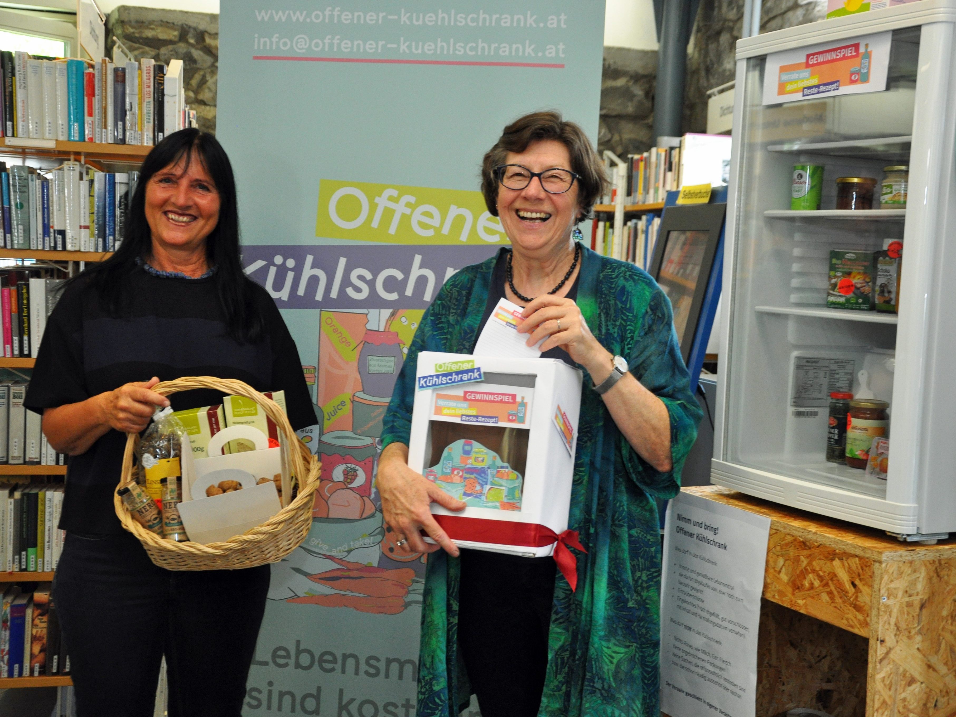 Bis 11. Oktober können die Reste-Rezepte in der Stadtbibliothek abgegeben oder per E-Mail eingeschickt werden. Bis 11. Oktober können die Reste-Rezepte in der Stadtbibliothek abgegeben oder per E-Mail eingeschickt werden.