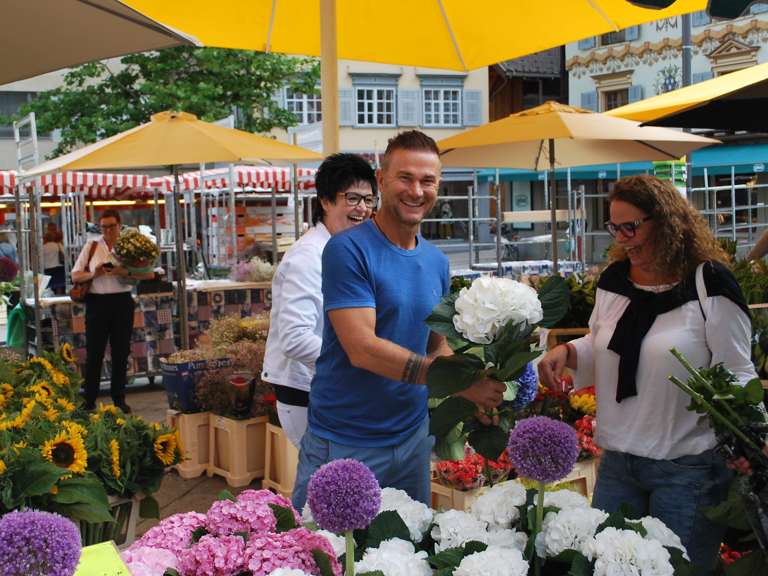 "Lasst Blumen sprechen", lautet das Motto des gut gelaunten Gärtners Andreas Frick. "Lasst Blumen sprechen", lautet das Motto des gut gelaunten Gärtners Andreas Frick.
