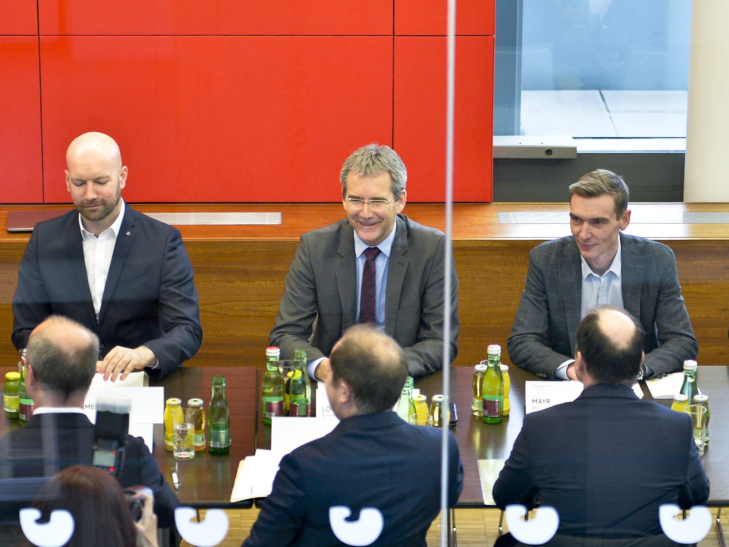 Finanzminister Hartwig Löger (2.v.L) und Experten am Dienstag, 19. März 2019, im Rahmen des Expertenhearings "Digitalsteuer" im Finanzministerium in Wien.