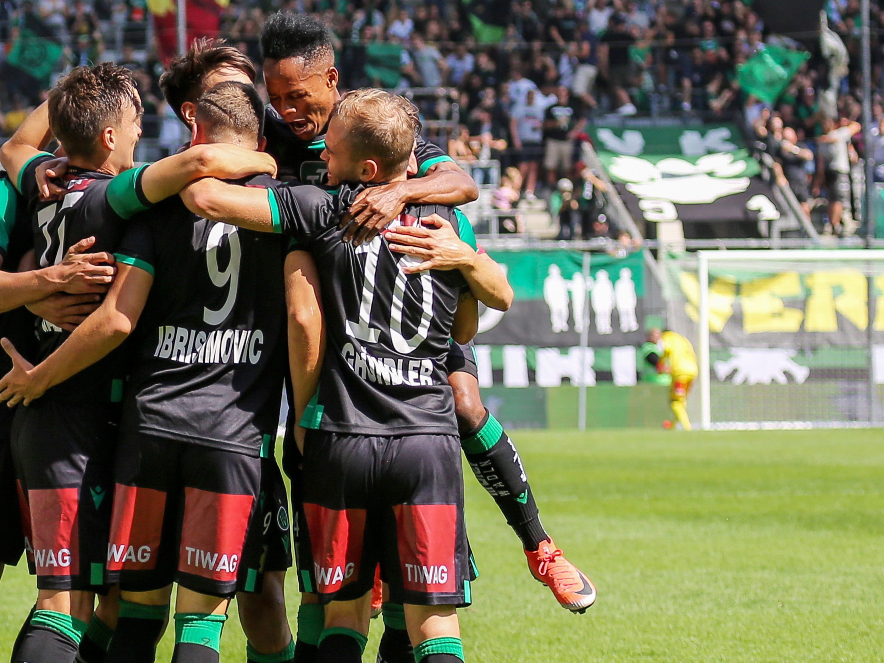 Im Westderby in Innsbruck durften heute die Hausherren jubeln. Im Westderby in Innsbruck durften heute die Hausherren jubeln.