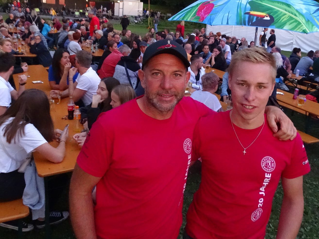 Obmann Matthis Brotzge (l.) und sein StV. Alexander Fenkart freuten sich über guten Besuch des Dämmerschoppen-Jubiläums. Obmann Matthis Brotzge (l.) und sein StV. Alexander Fenkart freuten sich über guten Besuch des Dämmerschoppen-Jubiläums.