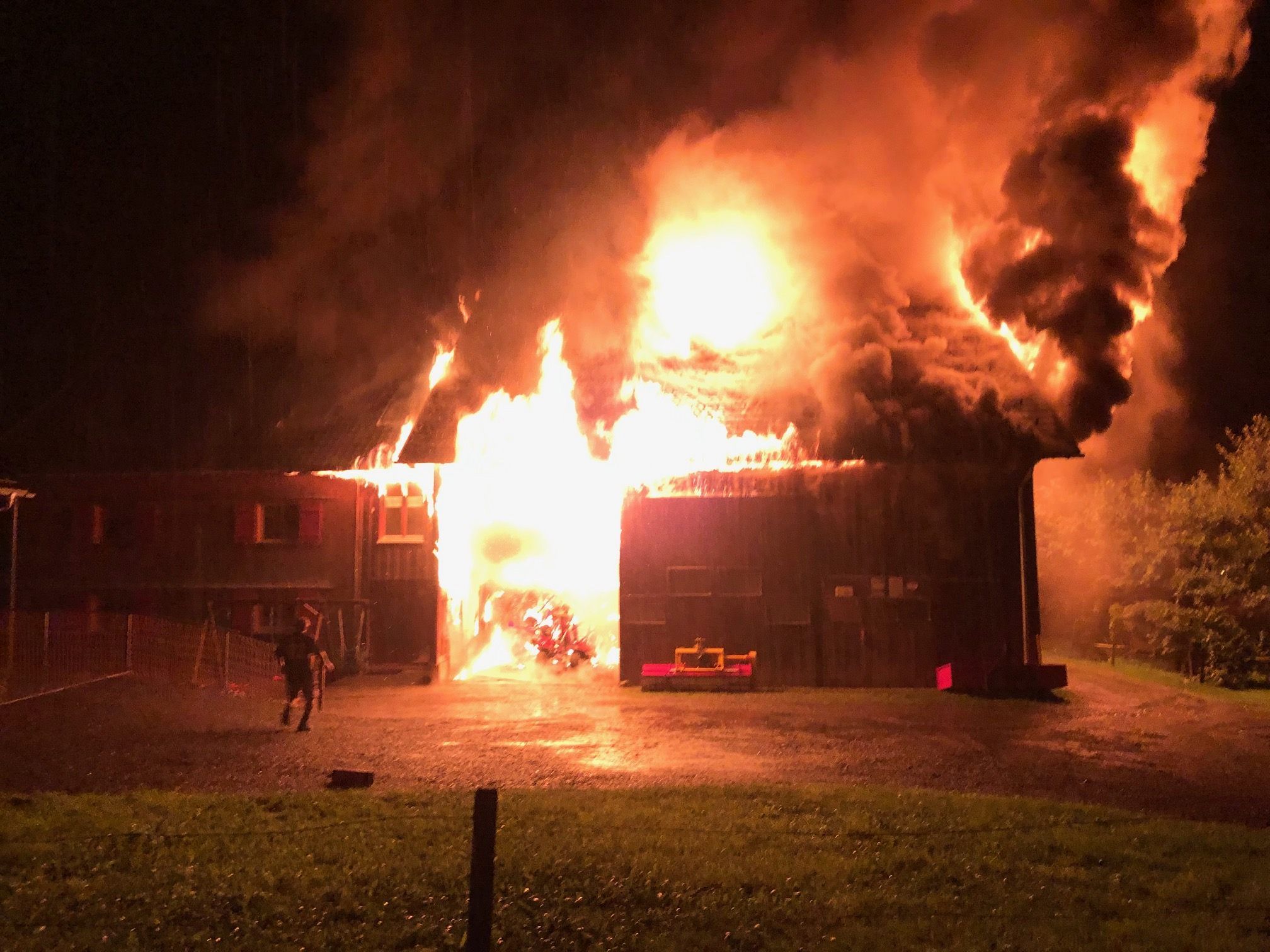 Ein Blitzeinschlag löste das Feuer aus.