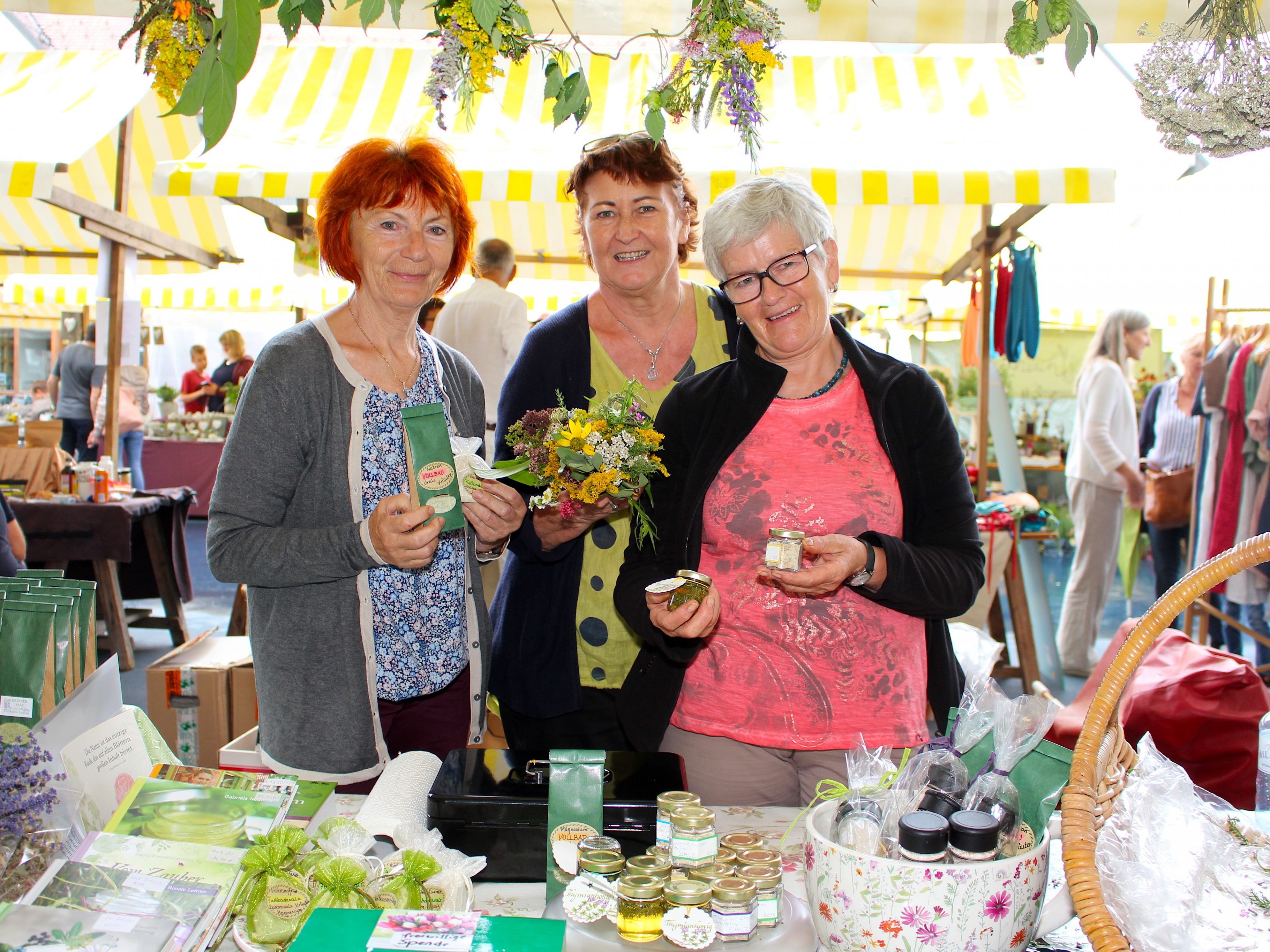 Kräuterprofis: Christa Eisenhofer, Yvonne Bösch und Carolina Thurnher.