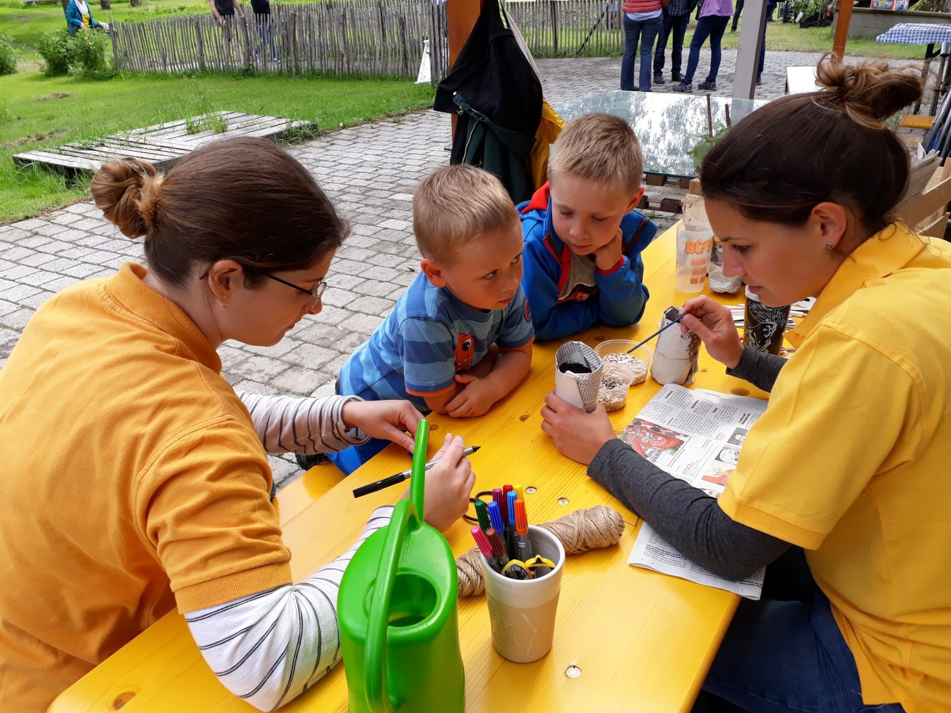 In der Jugendgruppe wird den Kindern der Kreislauf der Natur nähergebracht.