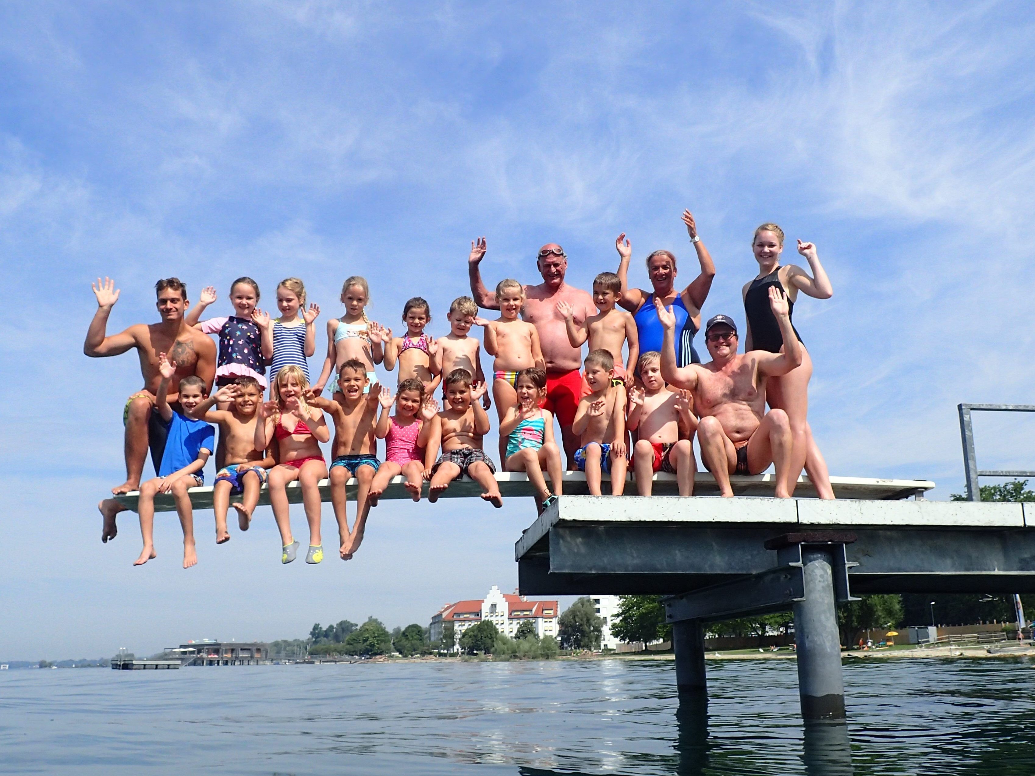 Beim diesjährigen Schwimmkurs der Wasserrettung Bregenz im Lochauer Strandbad waren 16 Kinder im Alter von fünf bis neun Jahren aktiv mit dabei. Beim diesjährigen Schwimmkurs der Wasserrettung Bregenz im Lochauer Strandbad waren 16 Kinder im Alter von fünf bis neun Jahren aktiv mit dabei.