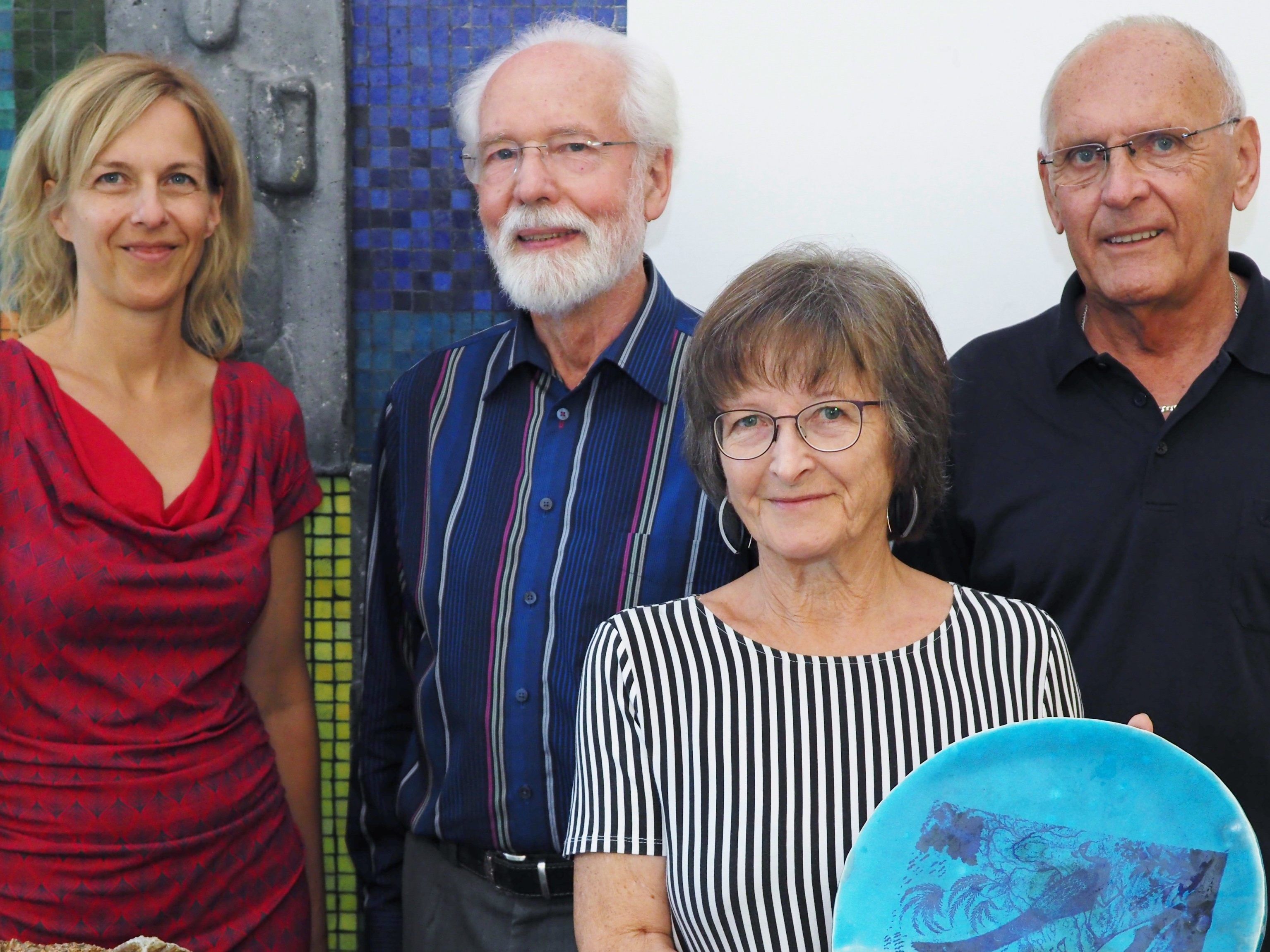 GF Silke Kramer, Werner Sonderegger, Mitorganisatorin Martha Bertsch und Finanzchef Günter Schleinitz bei der Eröffnung der Ausstellung. GF Silke Kramer, Werner Sonderegger, Mitorganisatorin Martha Bertsch und Finanzchef Günter Schleinitz bei der Eröffnung der Ausstellung.