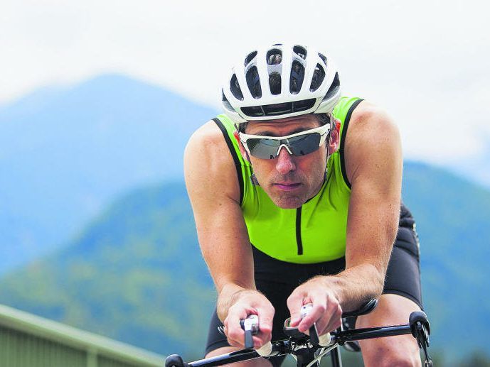 Sporteln ohne entsprechenden Schutz für die Augen birgt Gefahren in vielerlei Hinsicht. Sporteln ohne entsprechenden Schutz für die Augen birgt Gefahren in vielerlei Hinsicht.