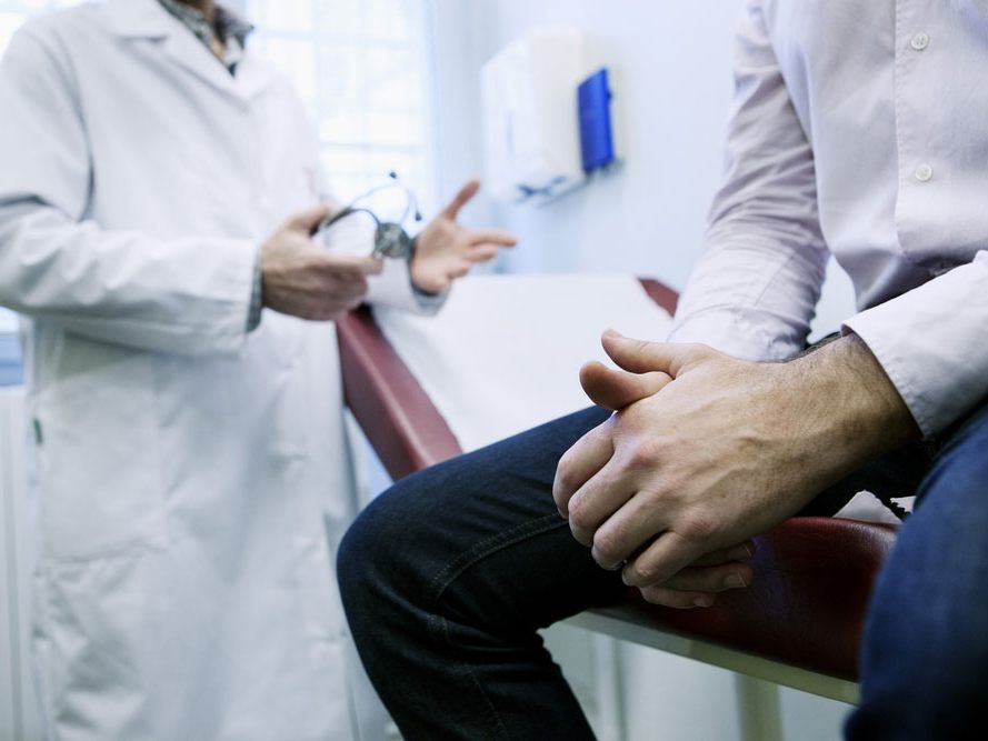 Die neue Broschüre „Aus Liebe zum Leben. Krebsvorsorge für Männer“ informiert umfassend und räumt mit vielen Mythen auf.
