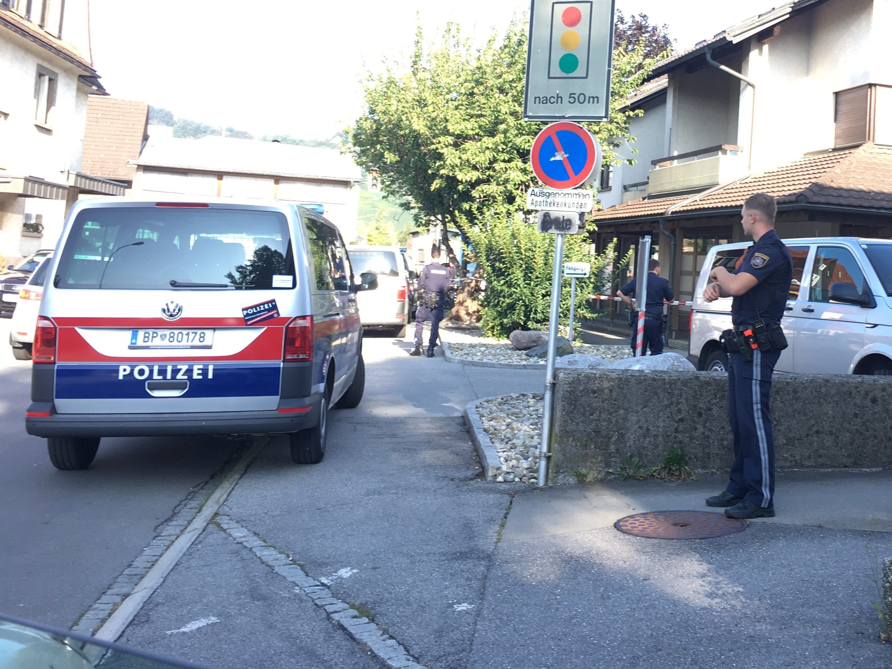 Nach dem Raubüberfall in Lustenau läuft eine großräumige Alarmfahndung im Rheintal.