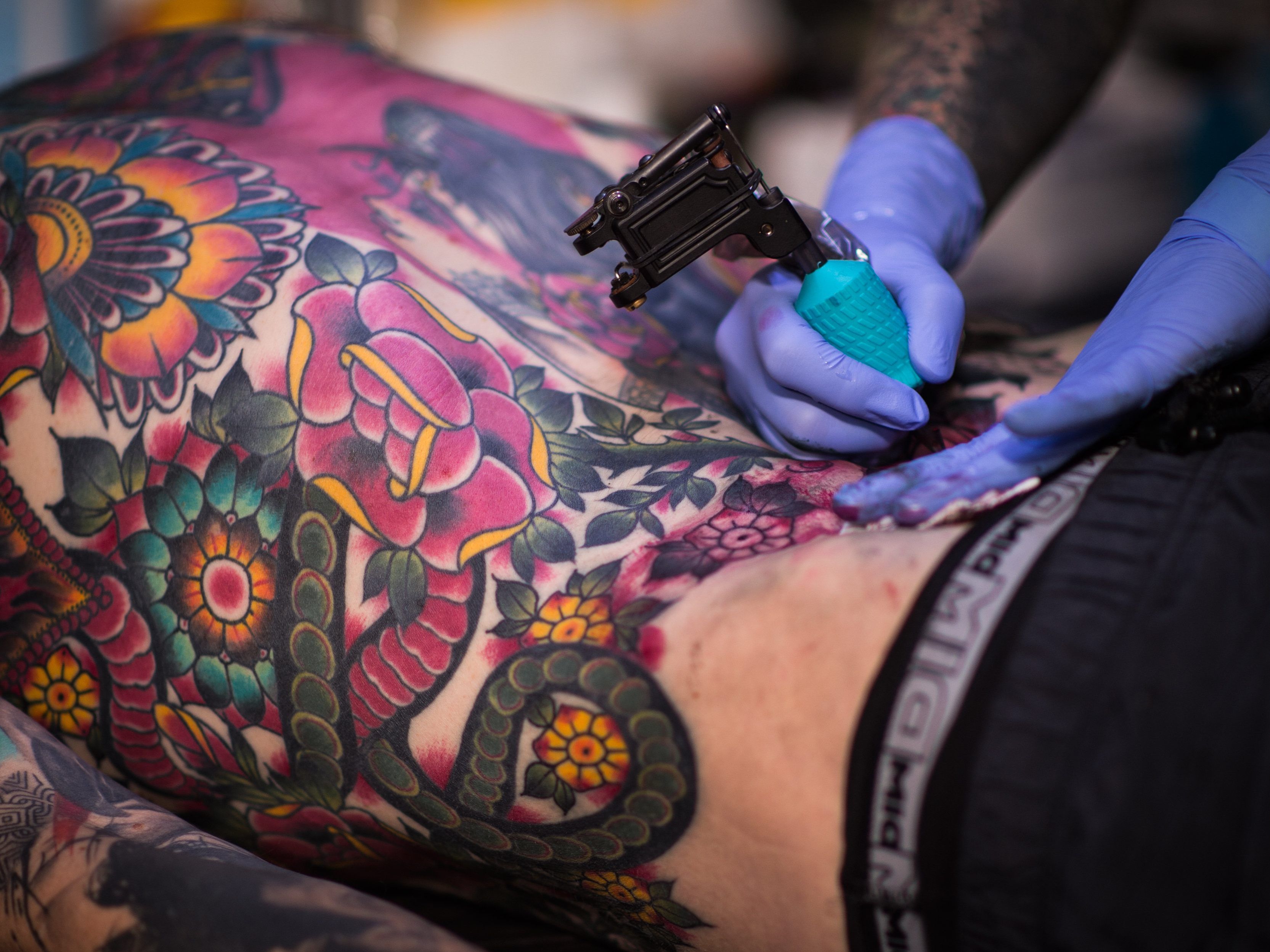 Tattoos werden im Iran nicht gerne gesehen. Tattoos werden im Iran nicht gerne gesehen.
