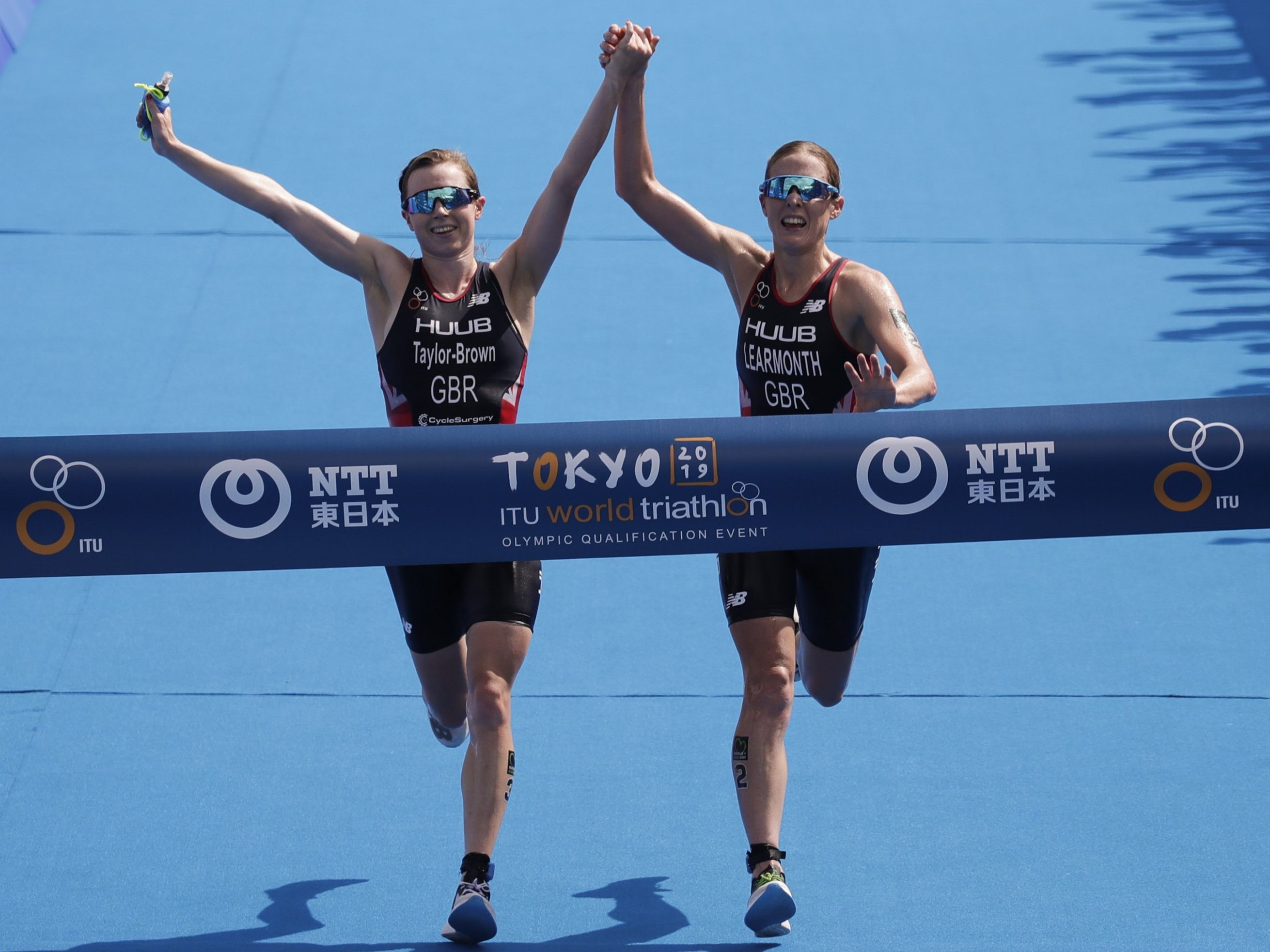 Die britischen Triathletinnen Georgia Taylor-Brown und Jessica Learmonth wurden disqualifiziert.