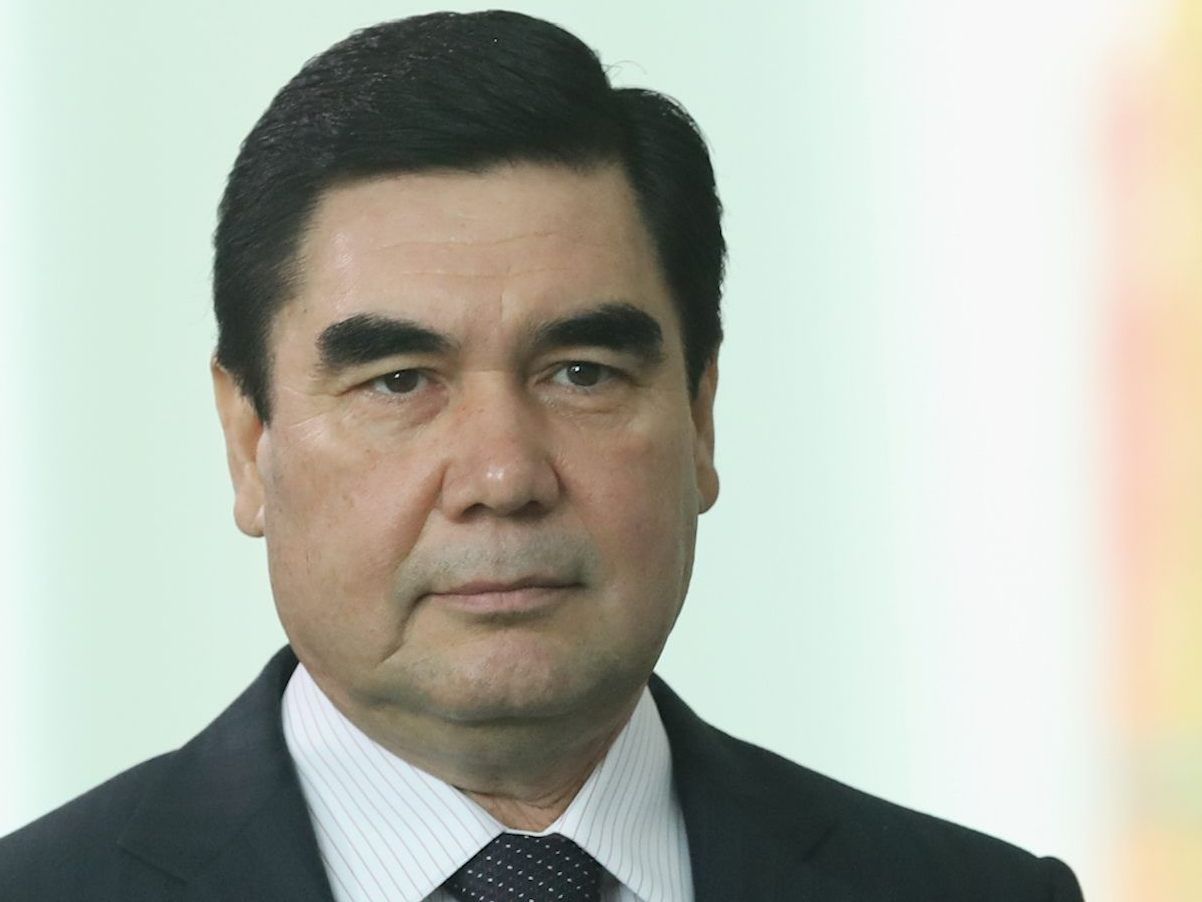 Gurbanguly Berdimuhamedow, u.a. auch "Turkmenistator" genannt, sorgte in der Vergangenheit immer wieder mit grotesken Aktionen für Aufsehen. Gurbanguly Berdimuhamedow, u.a. auch "Turkmenistator" genannt, sorgte in der Vergangenheit immer wieder mit grotesken Aktionen für Aufsehen.