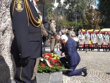 Der deutsche Außenminister bittet Polen um Vergebung. Der deutsche Außenminister bittet Polen um Vergebung.
