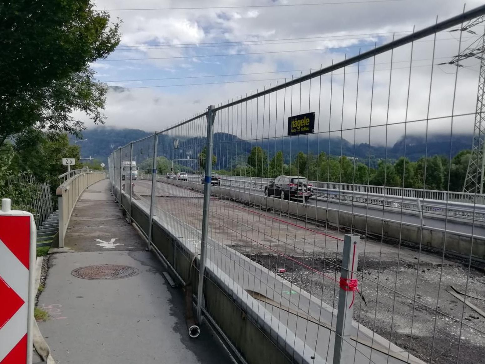 Gesicherter Bereich auf Autobahnbrücke Gesicherter Bereich auf Autobahnbrücke