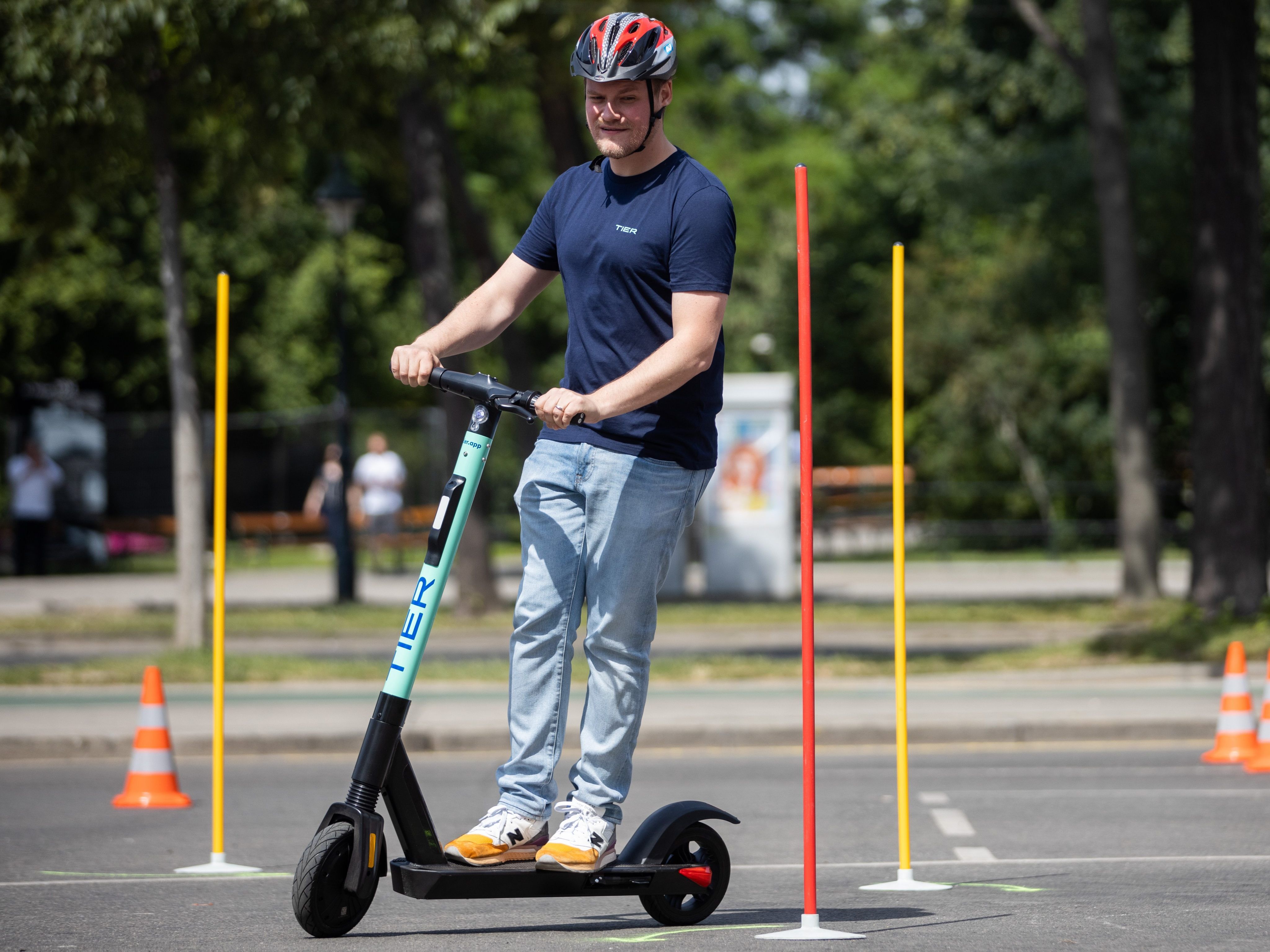 So vorbildlich sind nur die wenigsten E-Scooterfahrer in Wien unterwegs.