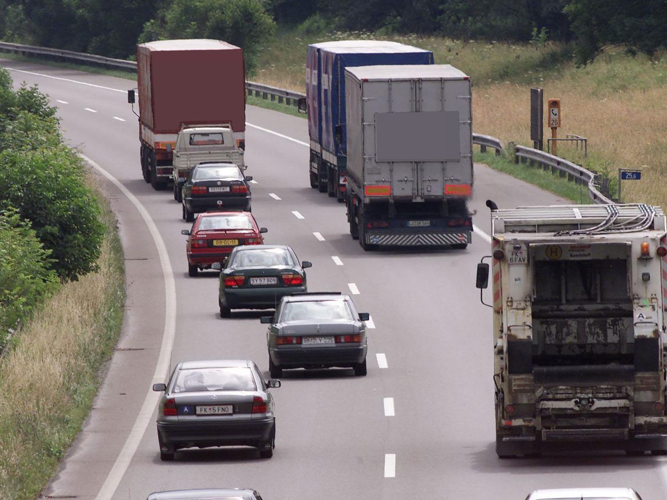 Lkw auf der Überholspur: Ärgernis oder unvermeidbar?