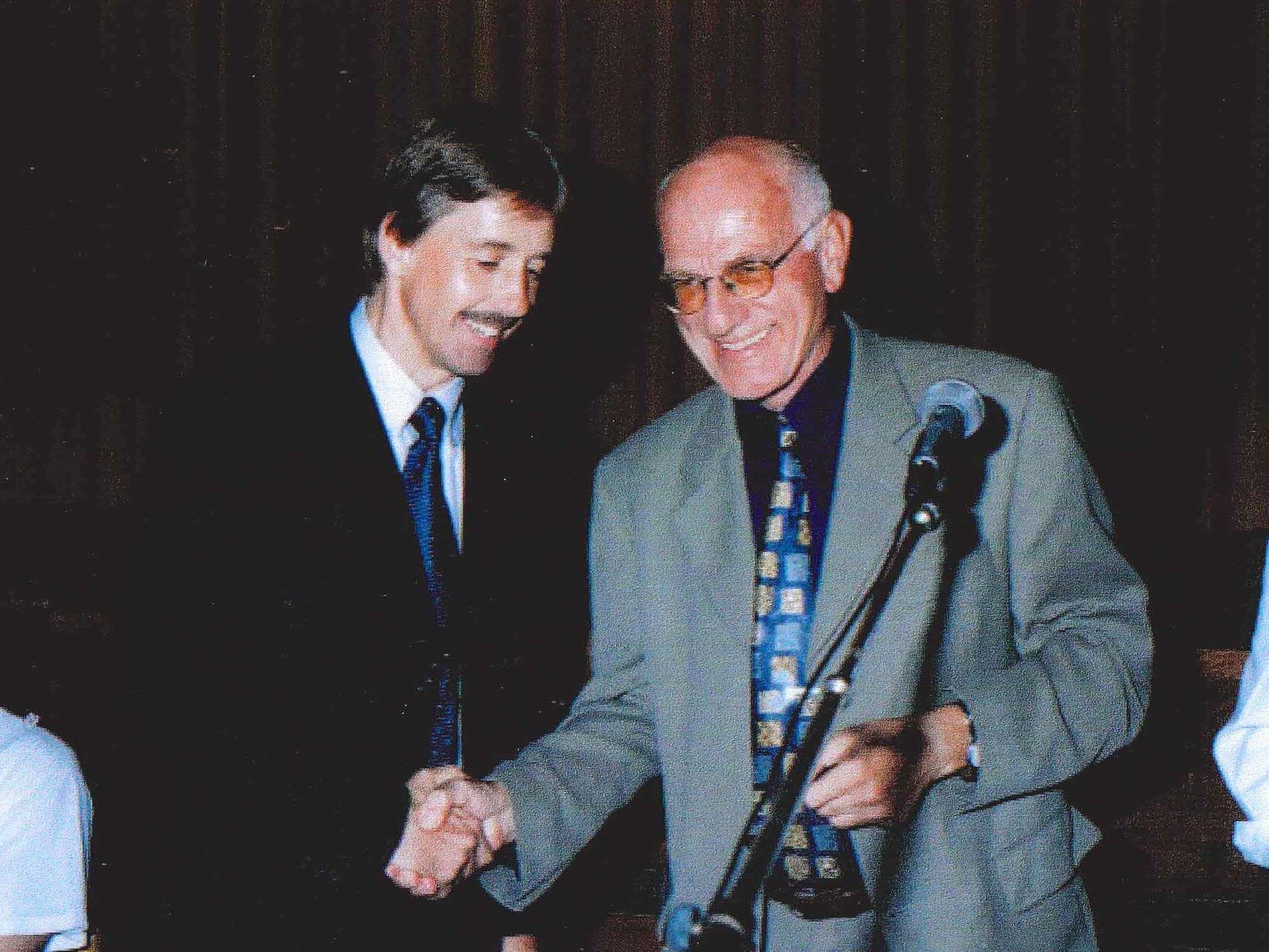 Fritz Maierhofer bei seinem Amtsantritt am 10.09.1999 mit Altbürgermeister Werner Gächter.
