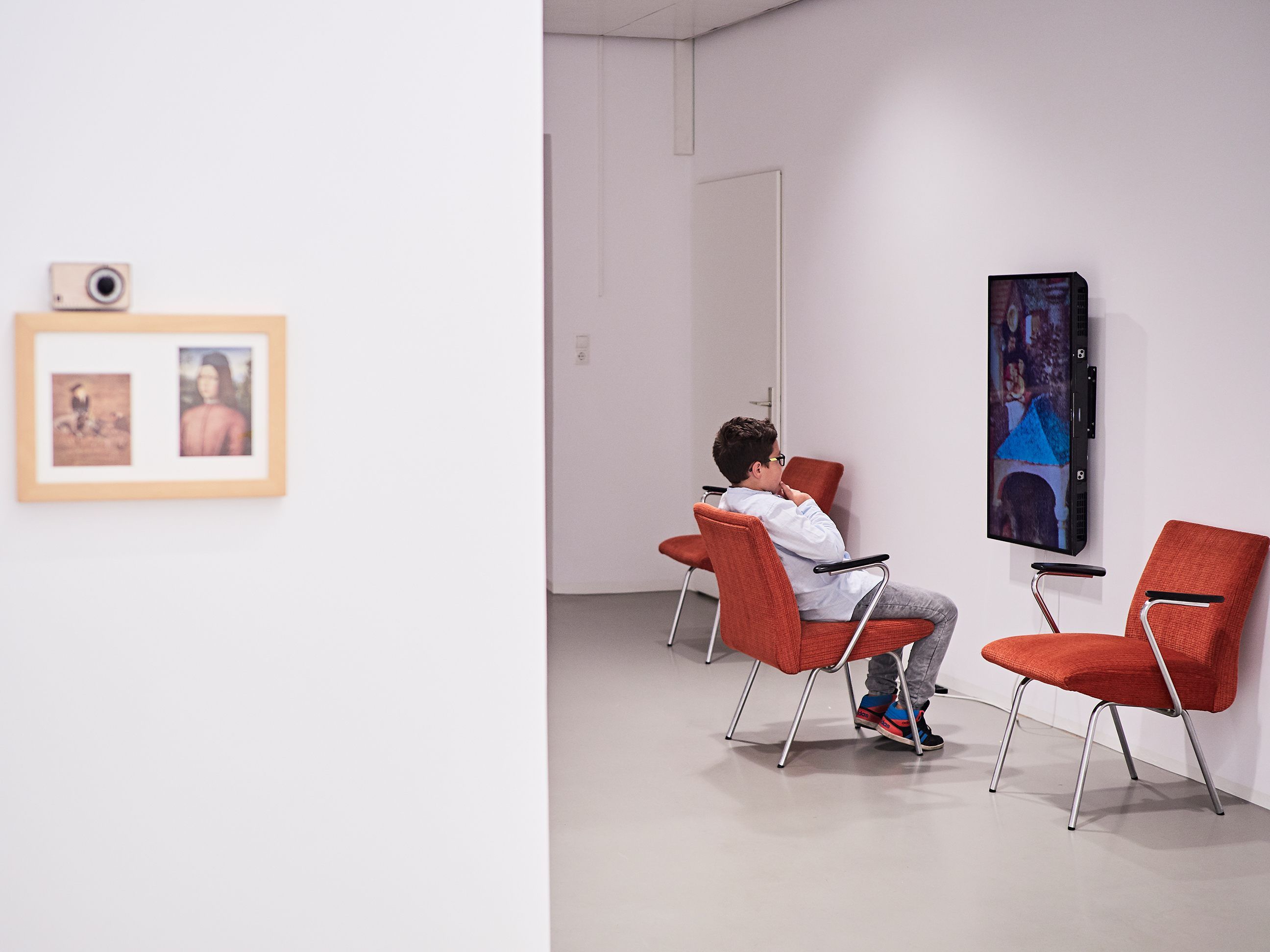 Die Galerie Hollenstein präsentiert aktuell die Ausstellung von Florian Huth und Simon Nagy mit dem Titel „&c.“. Die Galerie Hollenstein präsentiert aktuell die Ausstellung von Florian Huth und Simon Nagy mit dem Titel „&c.“.