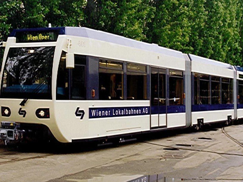 Ab sofort hält die Badner Bahn wieder in der Station Schönbrunner Allee. Ab sofort hält die Badner Bahn wieder in der Station Schönbrunner Allee.