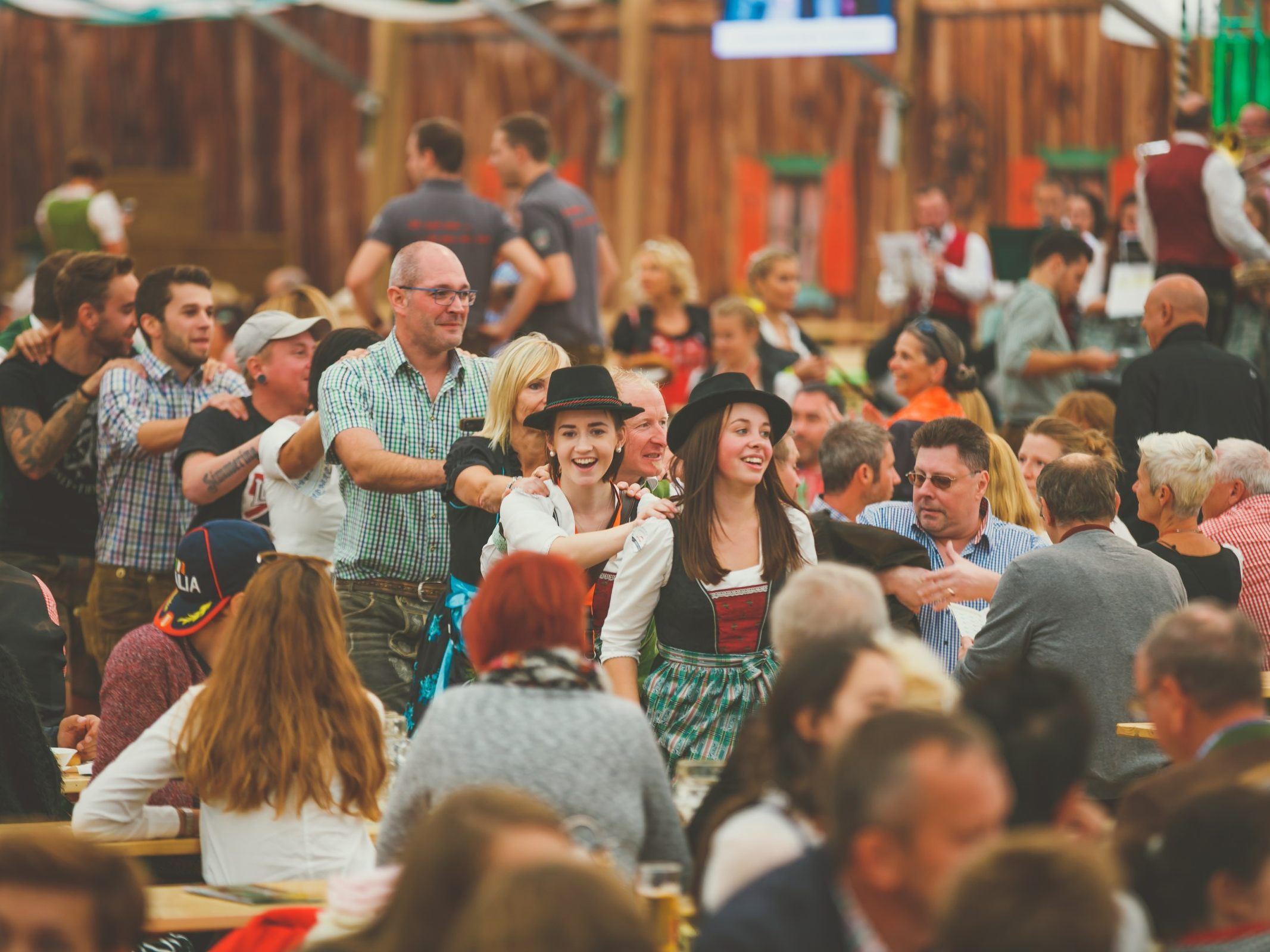 Bei der Wiener Wiesn kann man allerlei neue Kontakte knüpfen. Bei der Wiener Wiesn kann man allerlei neue Kontakte knüpfen.