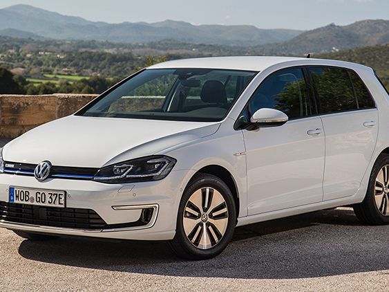 Der VW e-Golf kann flexibel zu Hause und unterwegs geladen werden. Foto: Volkswagen AG Der VW e-Golf kann flexibel zu Hause und unterwegs geladen werden. Foto: Volkswagen AG