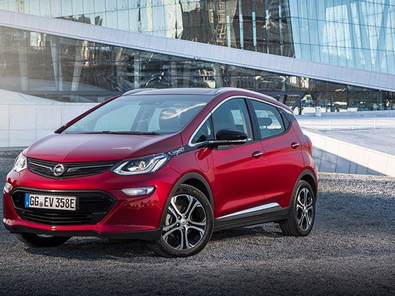 Dank einer soliden Reichweite ist der Opel Ampera-e der perfekte Begleiter im Alltag. Foto: Opel Dank einer soliden Reichweite ist der Opel Ampera-e der perfekte Begleiter im Alltag. Foto: Opel