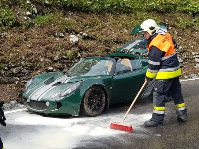 Der Lotus Elise wurde beim Unfall in Lech schwer beschädigt. Der Lotus Elise wurde beim Unfall in Lech schwer beschädigt.