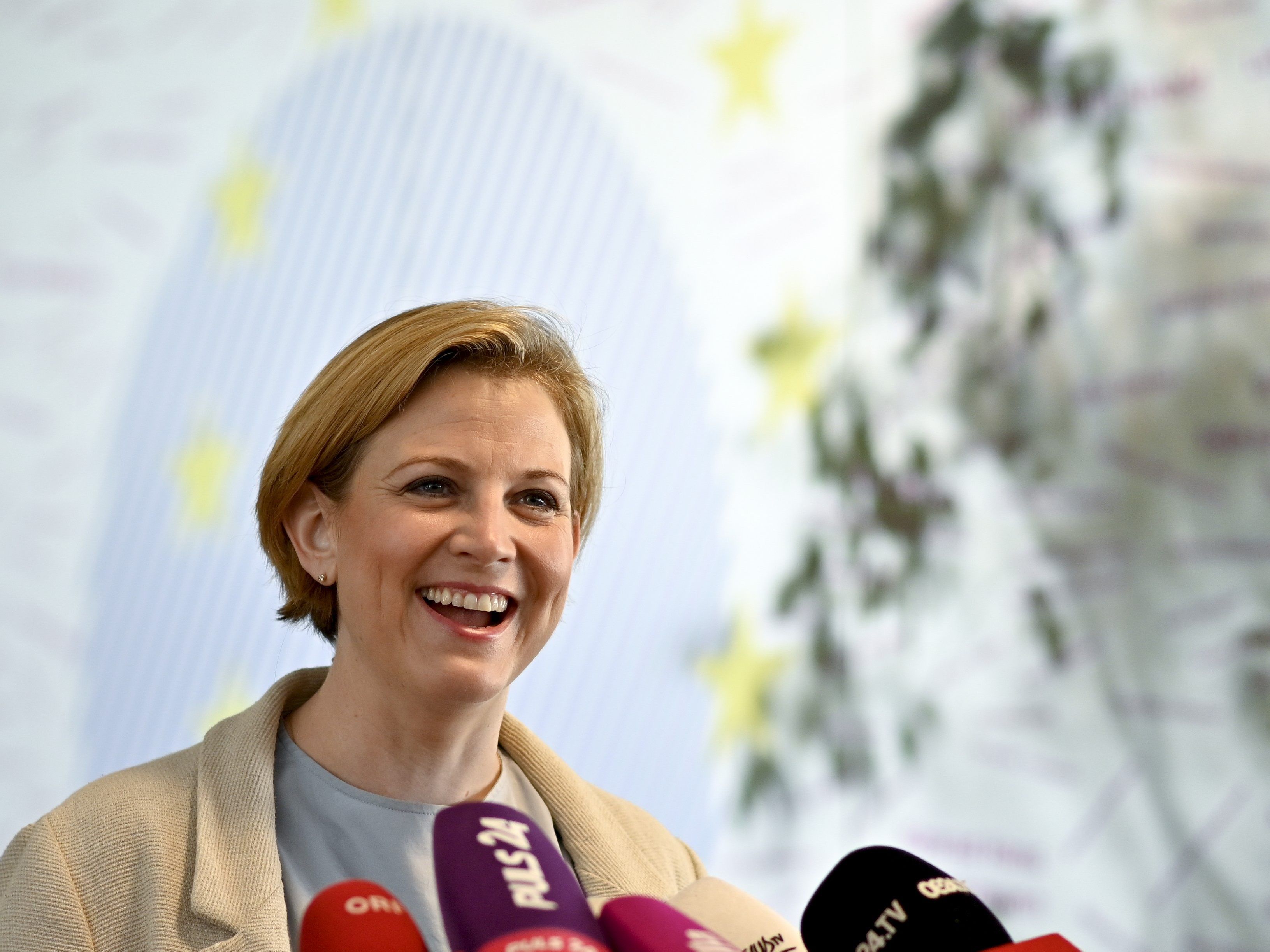 Die NEOS stehen für Koalitionsgespräche bereit. Die NEOS stehen für Koalitionsgespräche bereit.