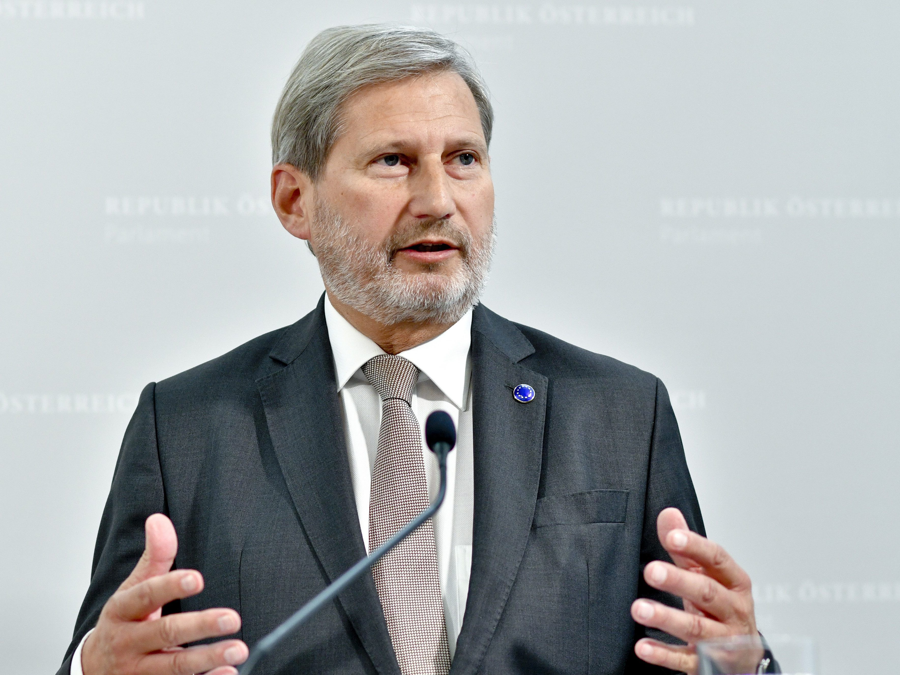 Johannes Hahn: Will auf Verhandlungen und Kompromisse setzen.