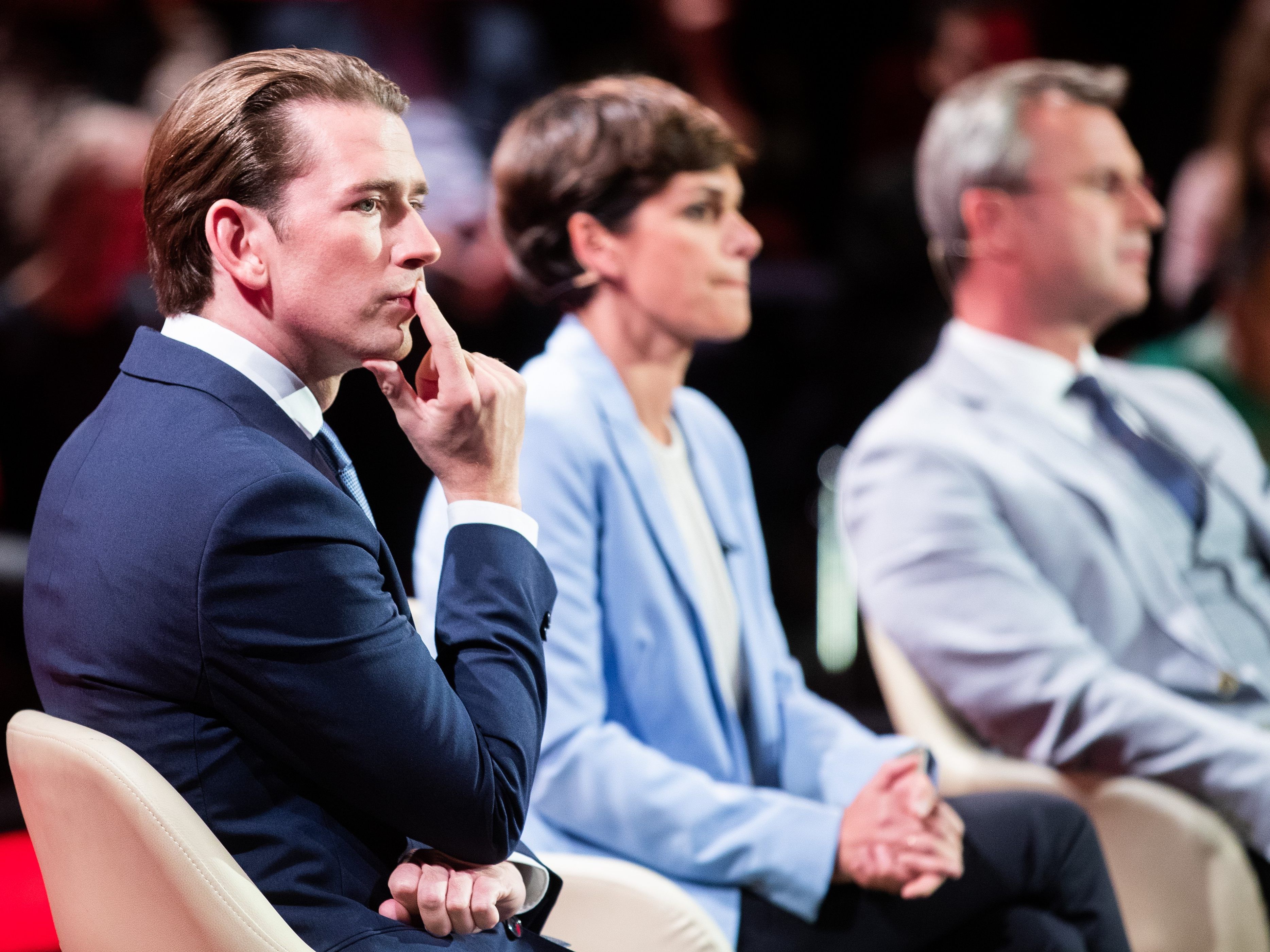Die Spitzenkandidaten der Nationalratswahl in der 4. Elefantenrunde. Die Spitzenkandidaten der Nationalratswahl in der 4. Elefantenrunde.
